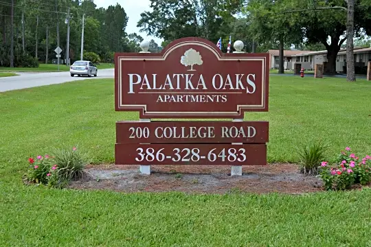 Palatka Oaks Apartments Photo 2