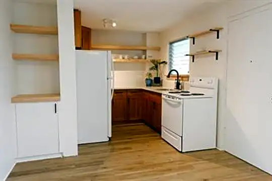 1627 Young St Photo 1