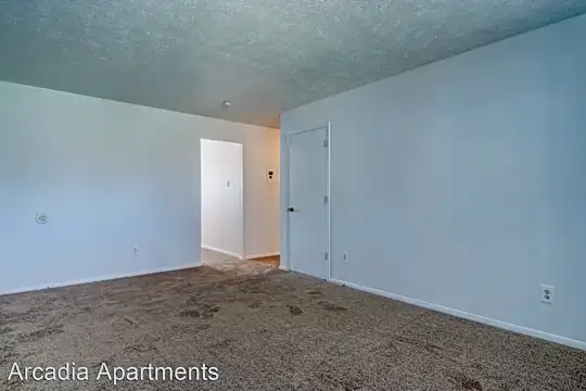 802 Arcadia Dr Photo 2