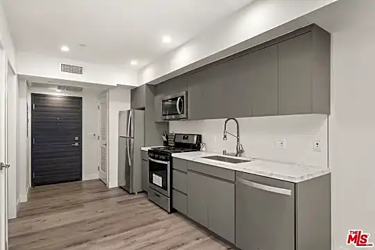 846 S Mariposa Ave #603 Photo 2