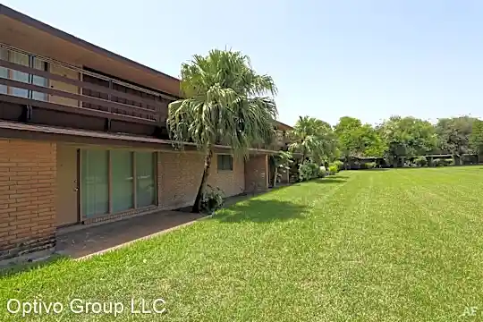 600 Lakeside Blvd Photo 2
