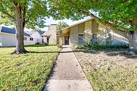 3504 Fontaine St Photo 2