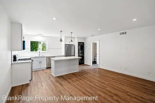2121 Thomas Ave Photo 2