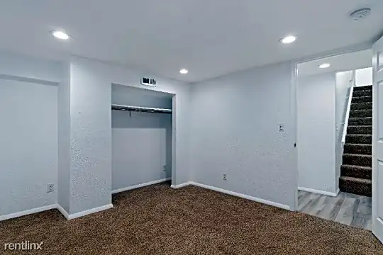7 E Diamond St Photo 1