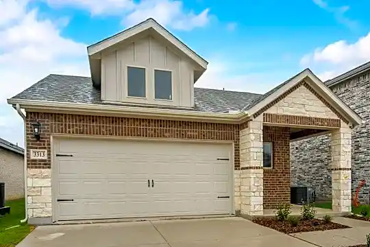 3313 Celestial Ln Photo 2