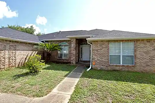 5624 N Brook Dr Photo 2