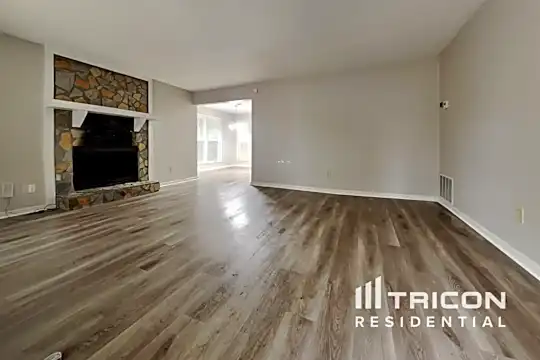 2562 Redfield Drive Photo 2