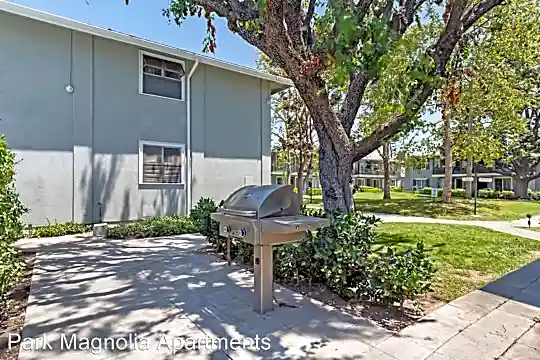 15610 Tustin Village Way Photo 2
