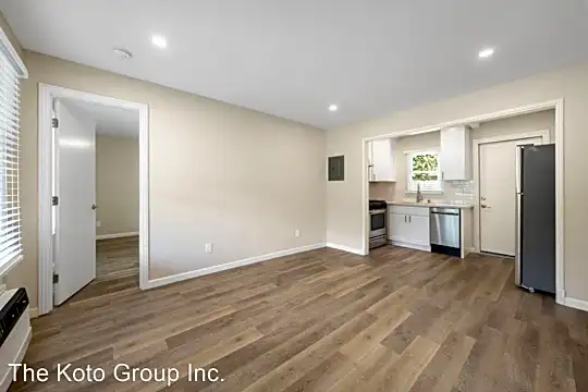 5480 Capistrano Ave Photo 2