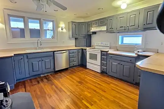168 Lakeview Ave #FRONT Photo 2