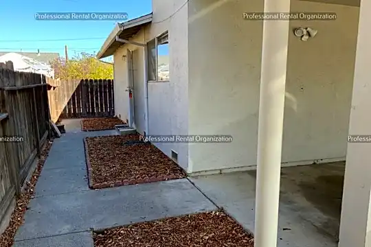 1610 Nursery St Photo 2