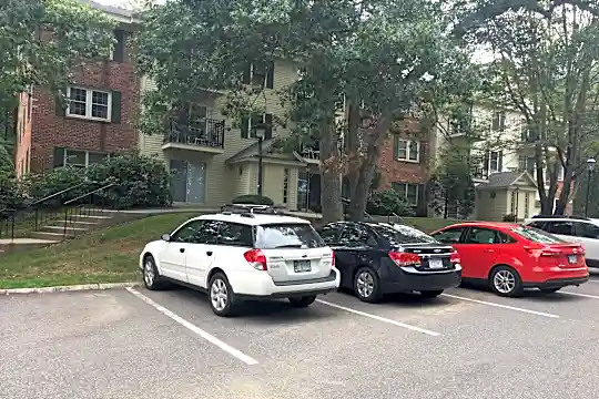 Oak Hill Condominiums Photo 1