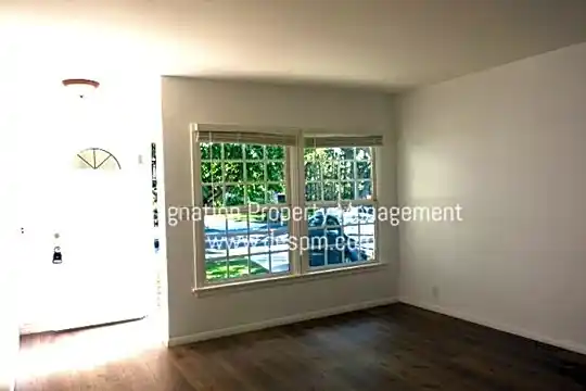925 N California St Photo 2