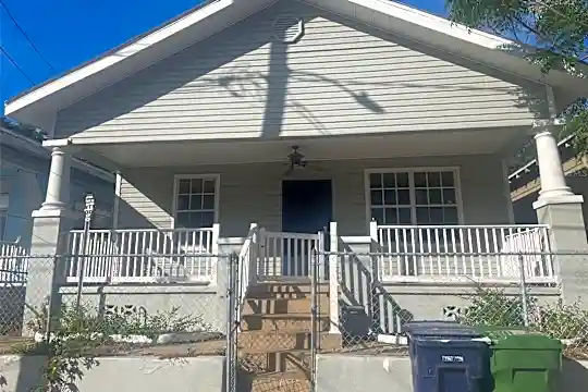 2912 Ybor St Photo 1