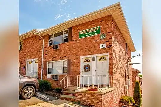 Rae Realty Apartments Photo 1