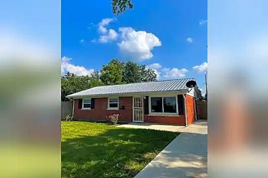 224 Newcastle Ct Photo 1