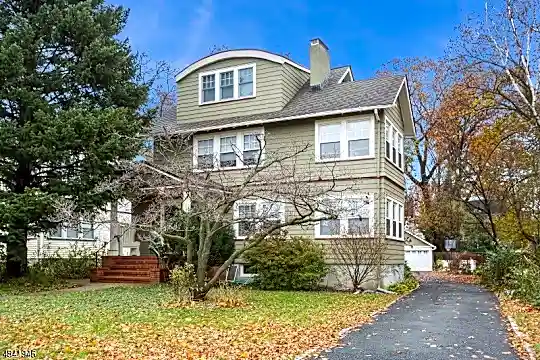 45 Essex Ave Photo 1