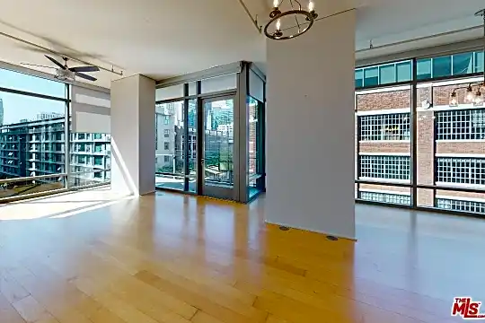 1100 S Hope St #616 Photo 1
