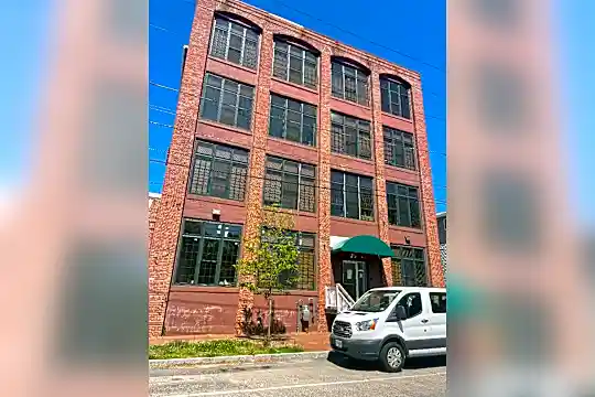 8 Grove St Photo 1