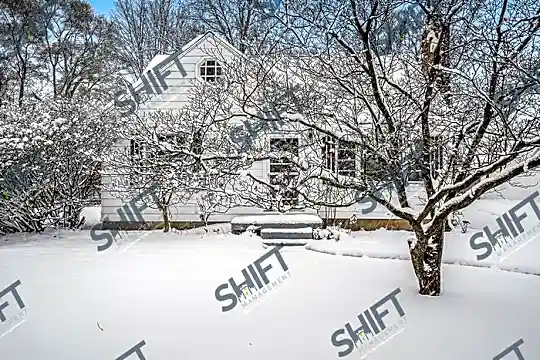 1048 Ellsmere St NE Photo 1