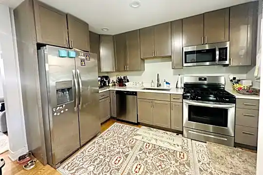 2449 W Balmoral Ave #1N Photo 2