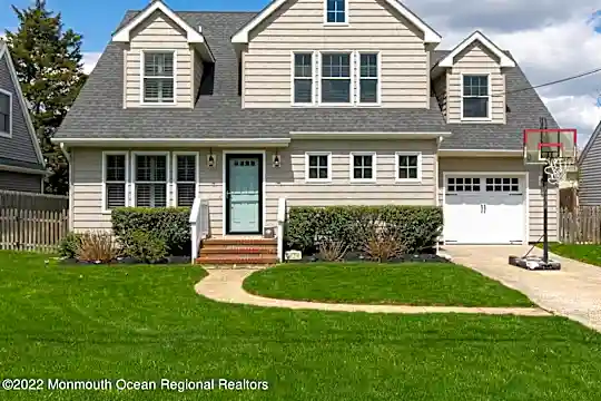 814 Pitney Dr #SUMMER Photo 1