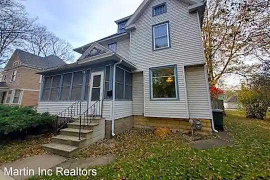 320 Western Ave Photo 1