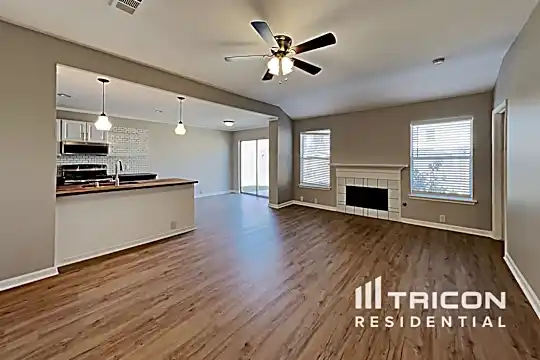 1024 Greenbend Drive Photo 2