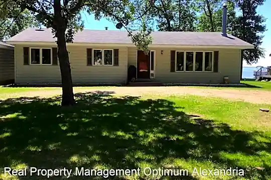 41786 Riviera Dr Photo 2