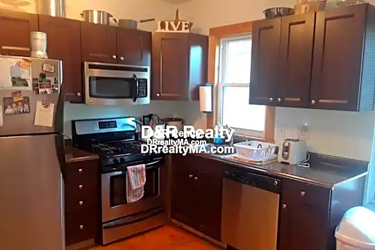 86 Fellsway W Photo 1