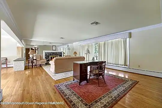 301 Lexington Ave Photo 1