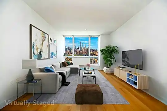 43-10 Crescent St Photo 2