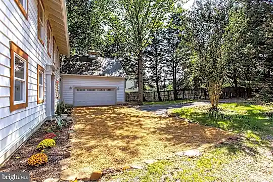 15701 Quince Orchard Rd Photo 2