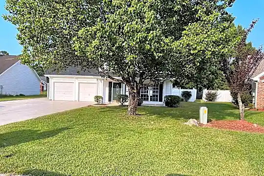 2704 N Holmes Ct Photo 2