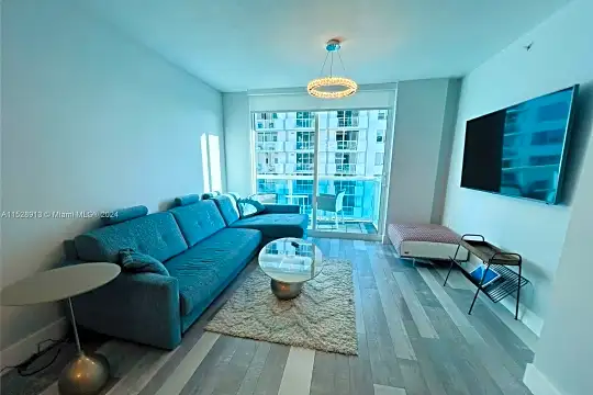 9201 Collins Ave #723 Photo 2