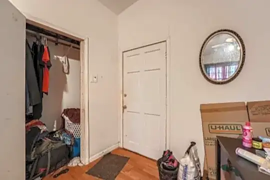 1221 Euclid Ave NE Photo 2