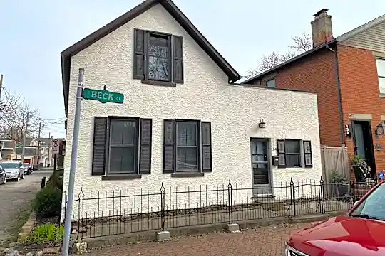 154 E Beck St Photo 1