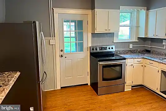 2029 Spring St Photo 2