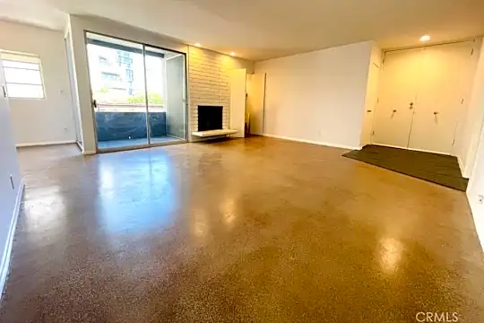 8401 Fountain Ave #13 Photo 2