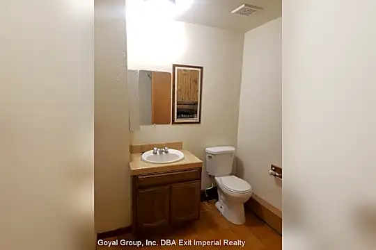 570 Holt Ave Photo 2