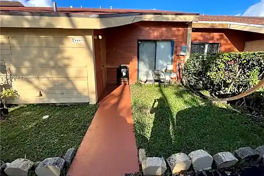 2427 NW 55th Ave #2427 Photo 1