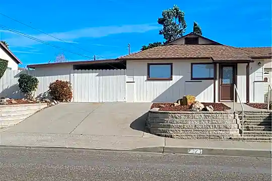141 Juniper St Photo 1