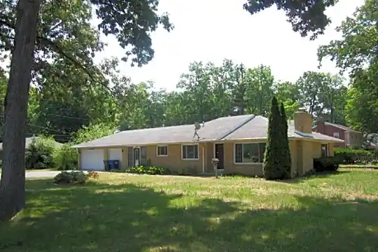 3135 W Laskey Rd Photo 2