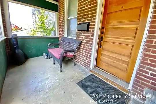 1702 L Street NE Photo 2