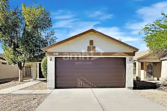 8537 W Mariposa Drive Photo 1