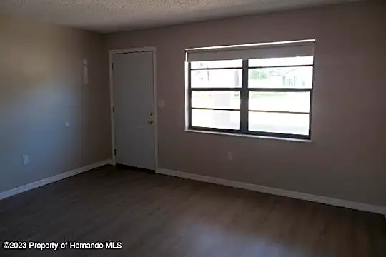 6169 Piedmont Dr Photo 2
