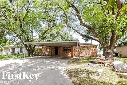 1522 4th Ave N Photo 2