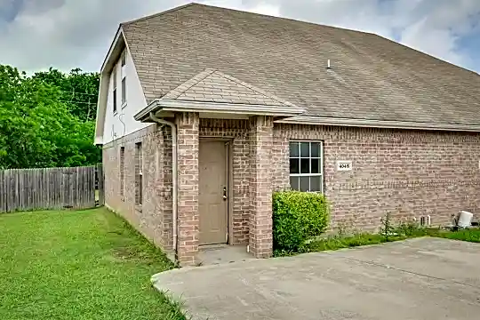 404 Kings Way Dr #B Photo 2