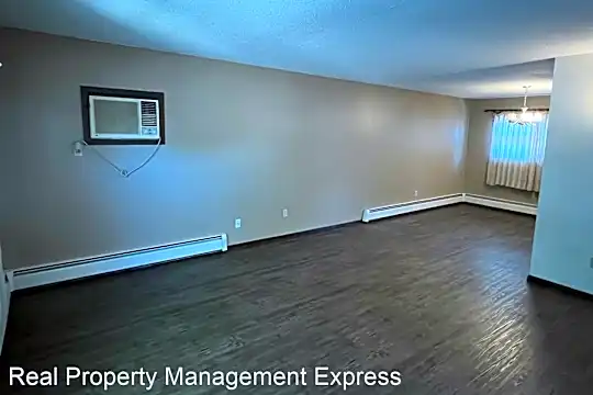 1509 East Nye Street Photo 2