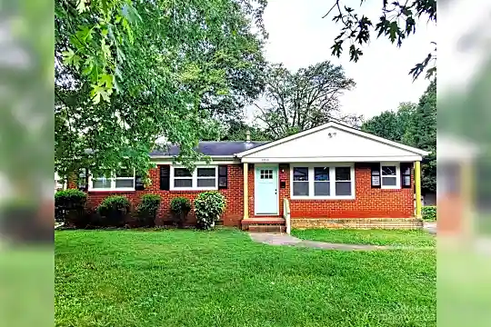 2400 Pruitt St Photo 1